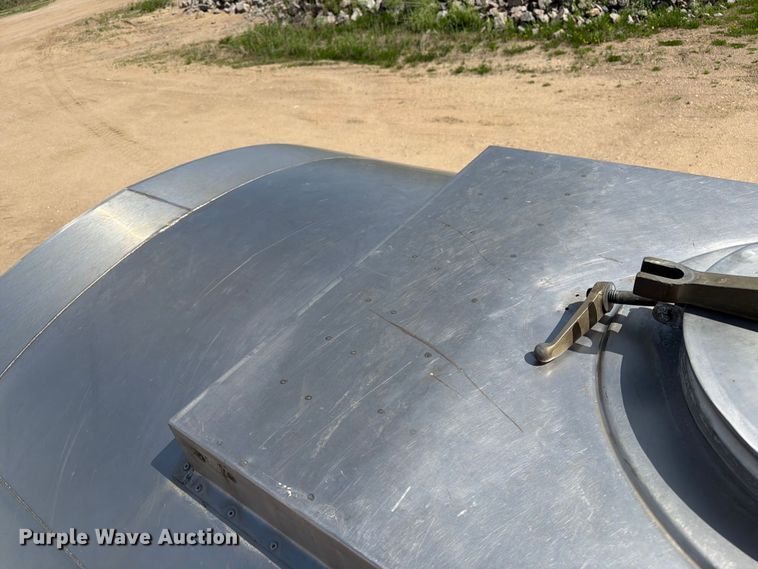 image for item FK0223 1991 International 8200 tank truck