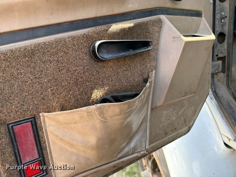 image for item FK0223 1991 International 8200 tank truck