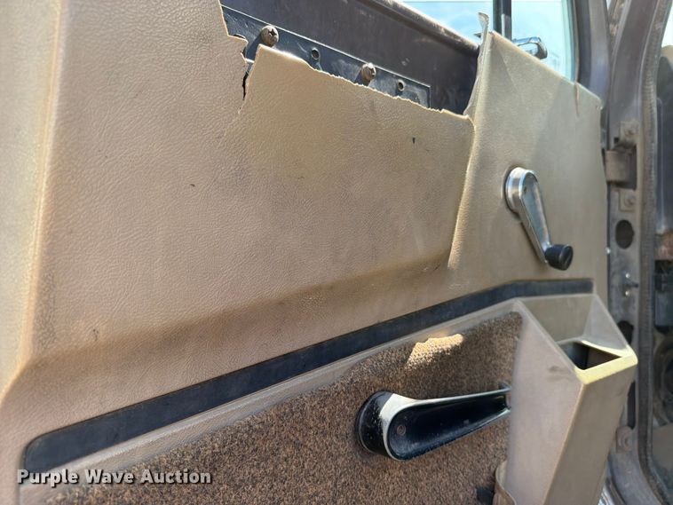 image for item FK0223 1991 International 8200 tank truck