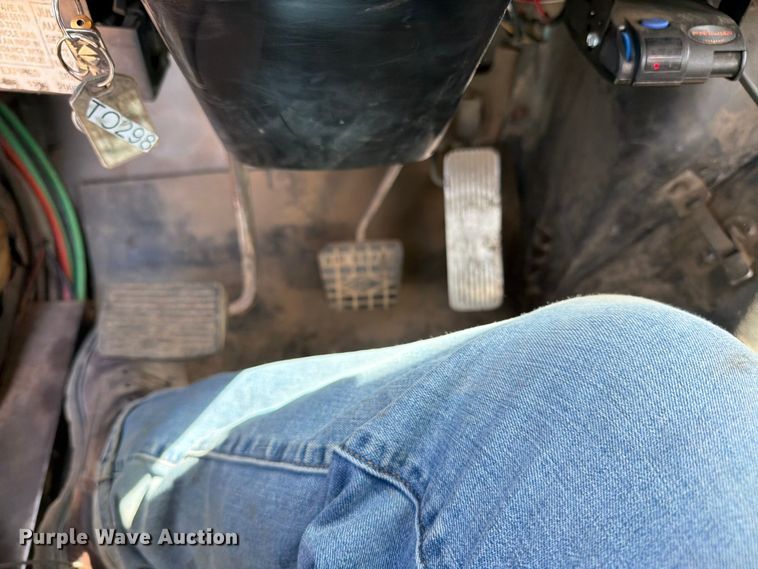 image for item FK0223 1991 International 8200 tank truck