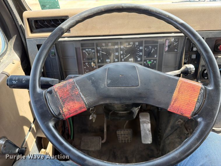 image for item FK0223 1991 International 8200 tank truck