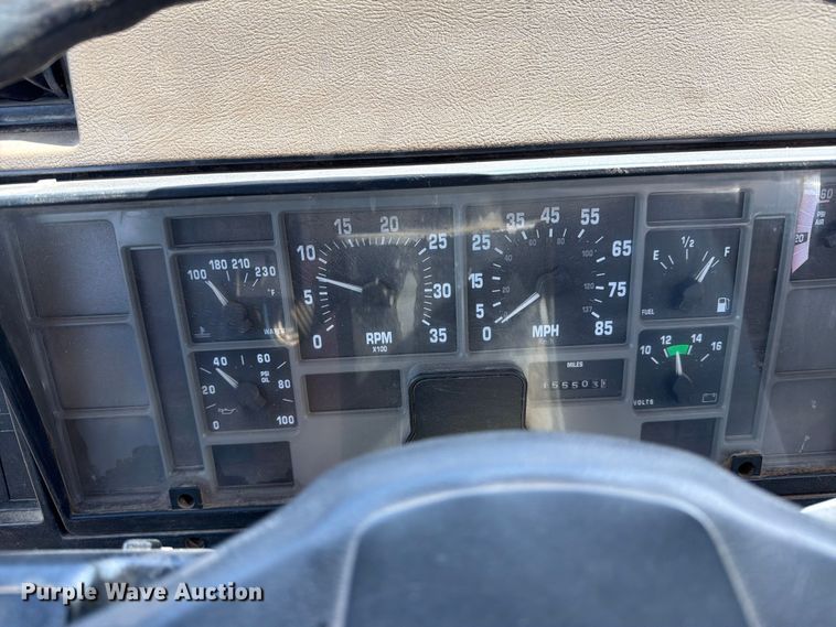 image for item FK0223 1991 International 8200 tank truck