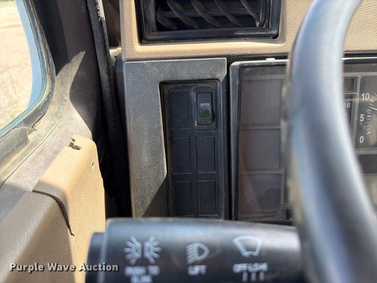 image for item FK0223 1991 International 8200 tank truck