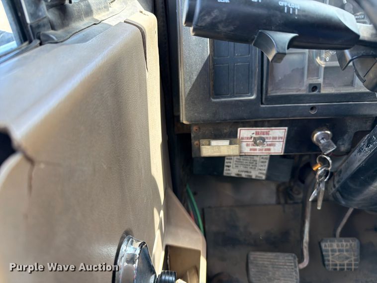 image for item FK0223 1991 International 8200 tank truck