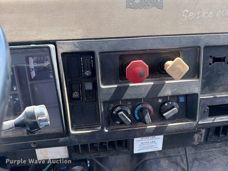 image for item FK0223 1991 International 8200 tank truck