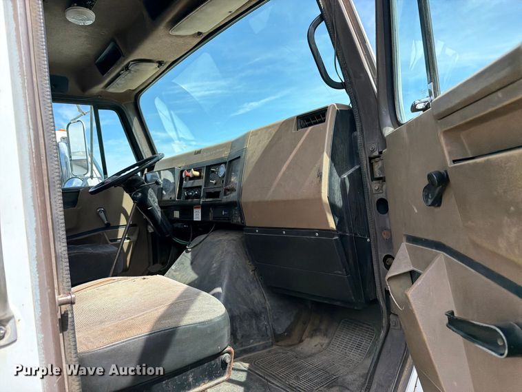 image for item FK0223 1991 International 8200 tank truck