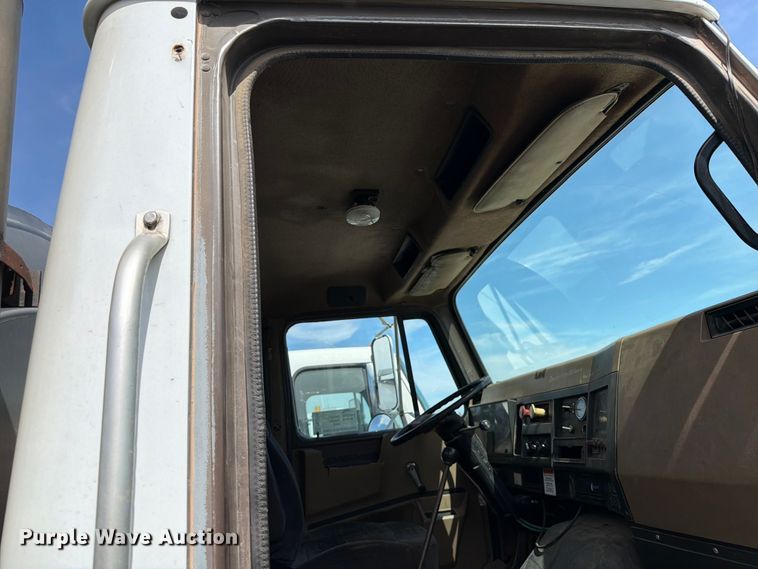 image for item FK0223 1991 International 8200 tank truck