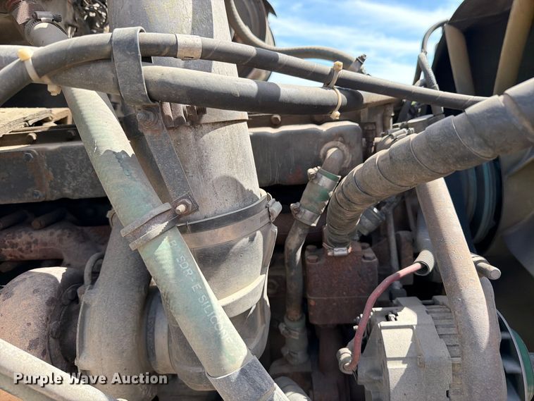 image for item FK0223 1991 International 8200 tank truck