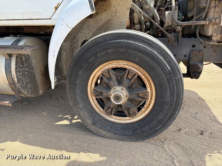 image for item FK0223 1991 International 8200 tank truck