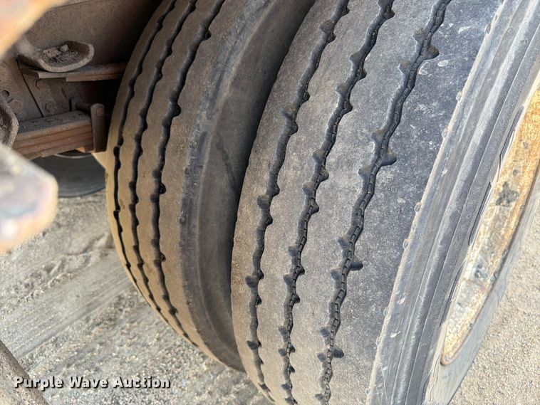 image for item FK0223 1991 International 8200 tank truck