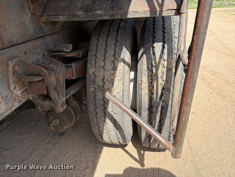 image for item FK0223 1991 International 8200 tank truck