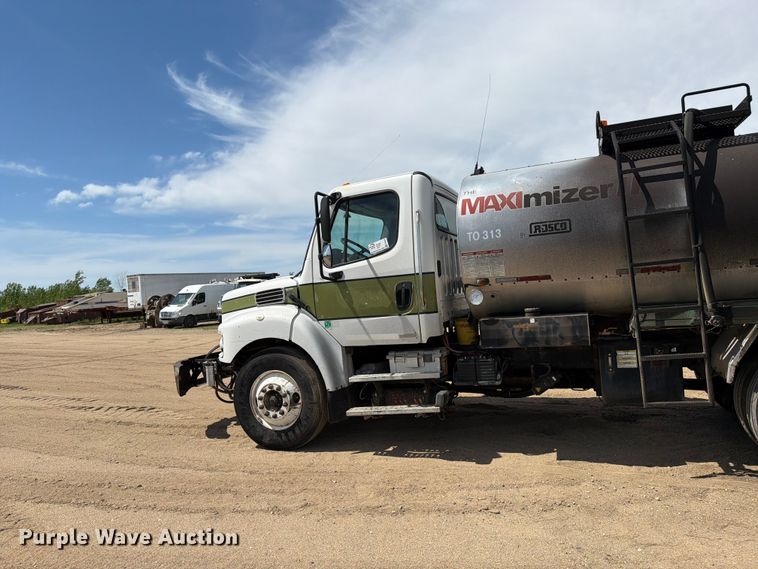 image for item FK0224 2006 Freightliner Business Class M2 oil distributor truck