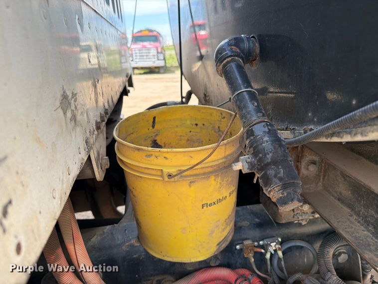 image for item FK0224 2006 Freightliner Business Class M2 oil distributor truck