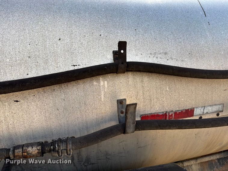 image for item FK0224 2006 Freightliner Business Class M2 oil distributor truck