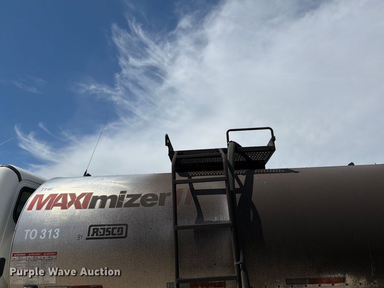 image for item FK0224 2006 Freightliner Business Class M2 oil distributor truck