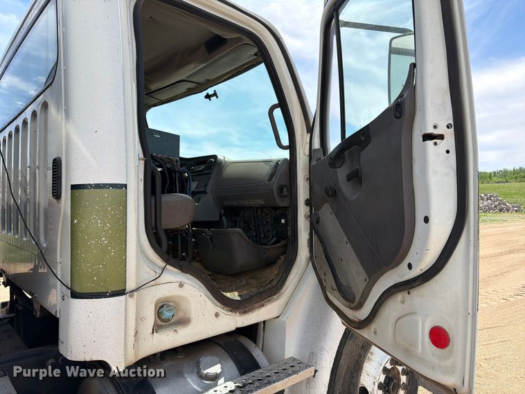 image for item FK0224 2006 Freightliner Business Class M2 oil distributor truck