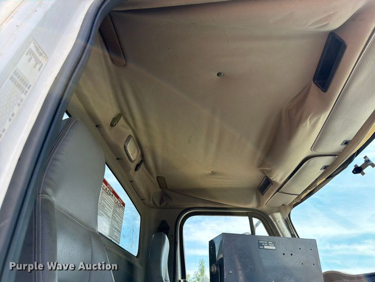 image for item FK0224 2006 Freightliner Business Class M2 oil distributor truck