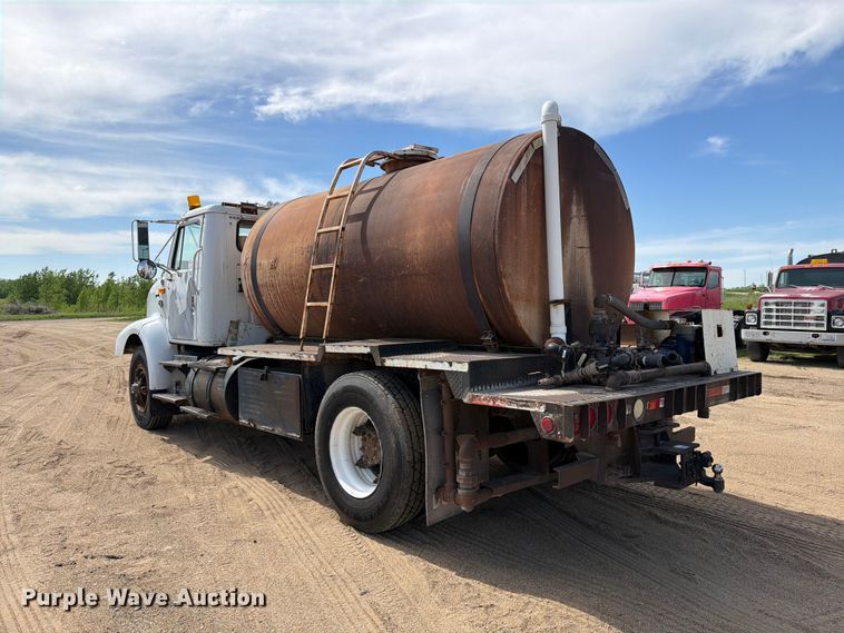 image for item FK0225 1991 International 8200 tank truck