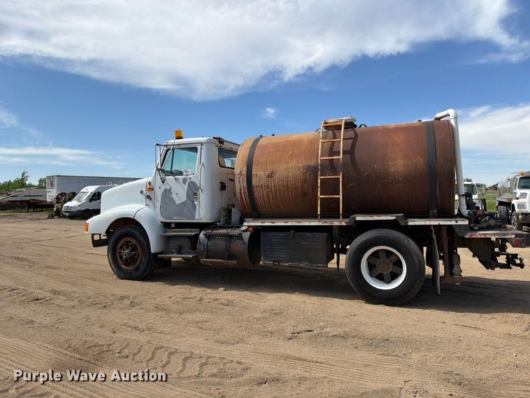 image for item FK0225 1991 International 8200 tank truck
