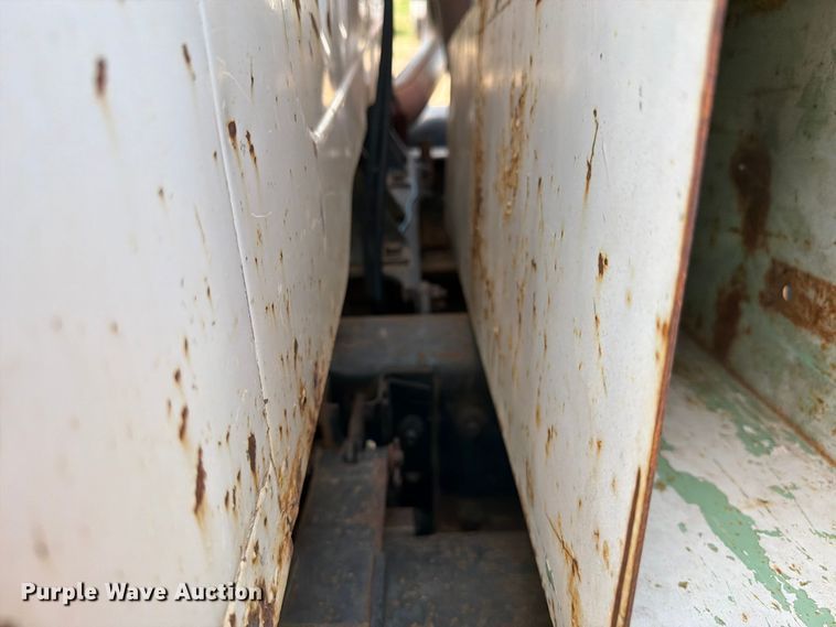 image for item FK0225 1991 International 8200 tank truck
