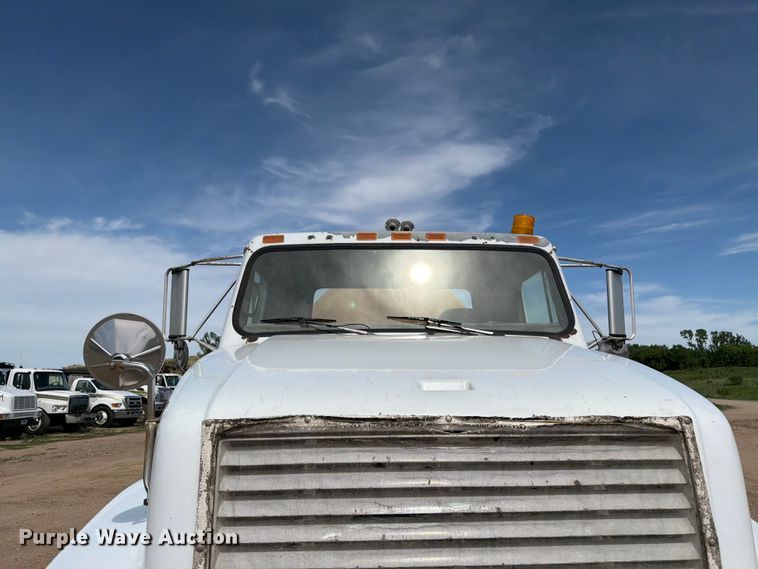 image for item FK0225 1991 International 8200 tank truck
