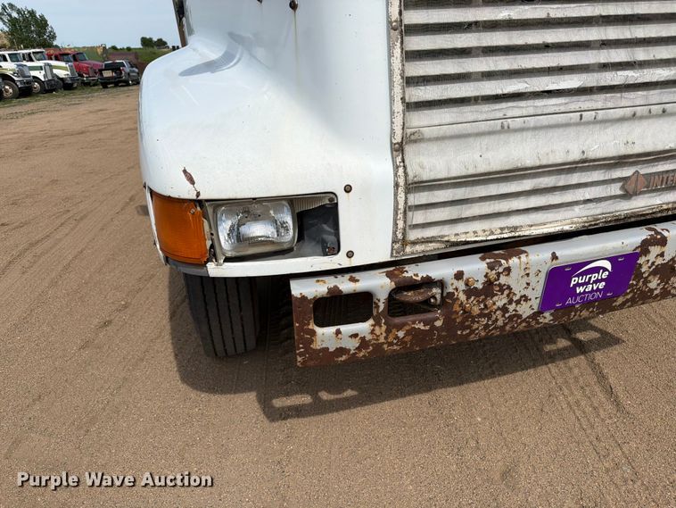 image for item FK0225 1991 International 8200 tank truck