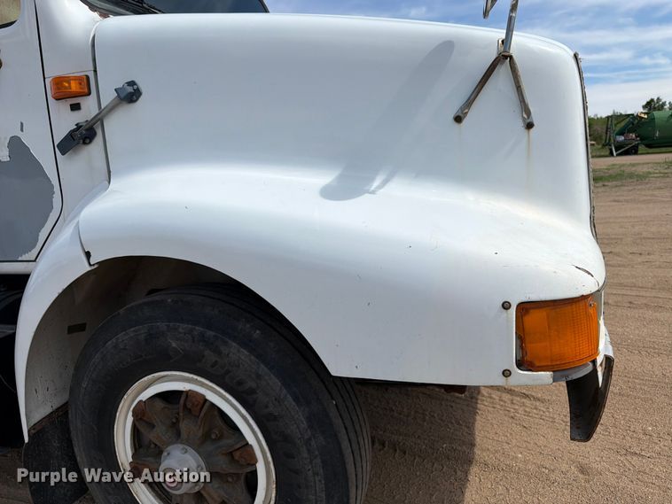 image for item FK0225 1991 International 8200 tank truck