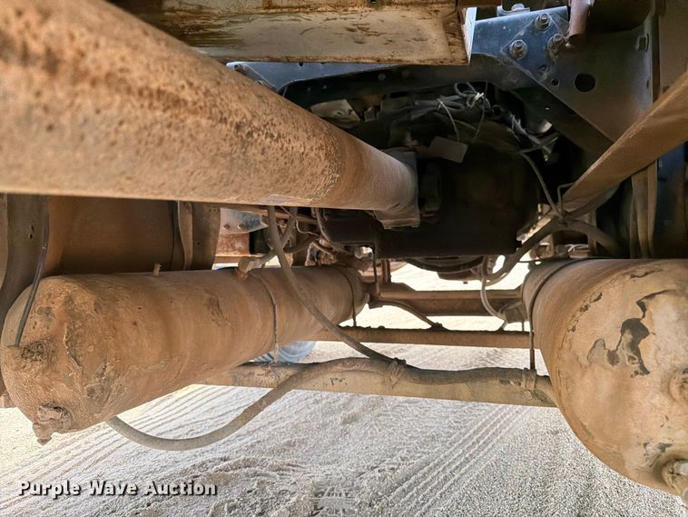 image for item FK0225 1991 International 8200 tank truck