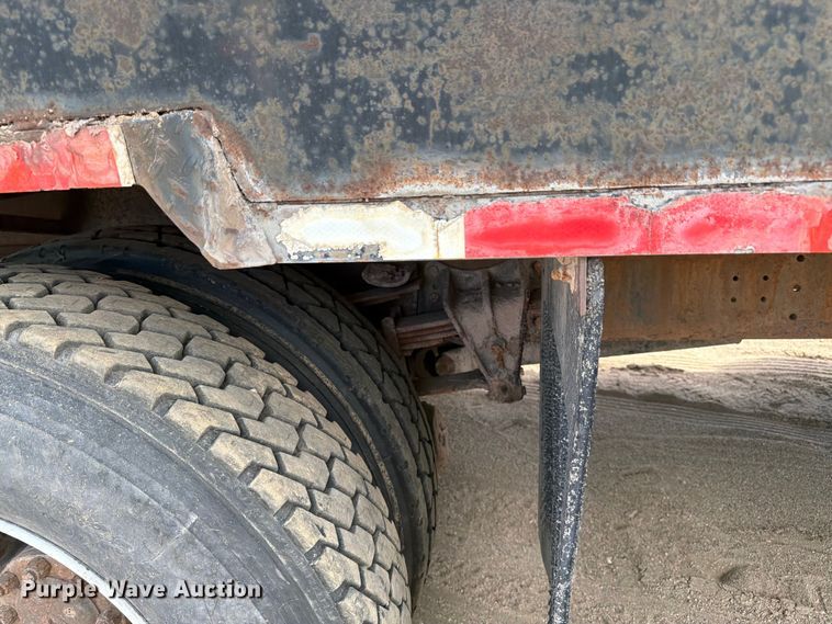 image for item FK0225 1991 International 8200 tank truck