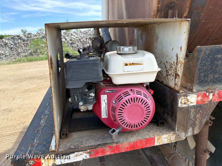 image for item FK0225 1991 International 8200 tank truck