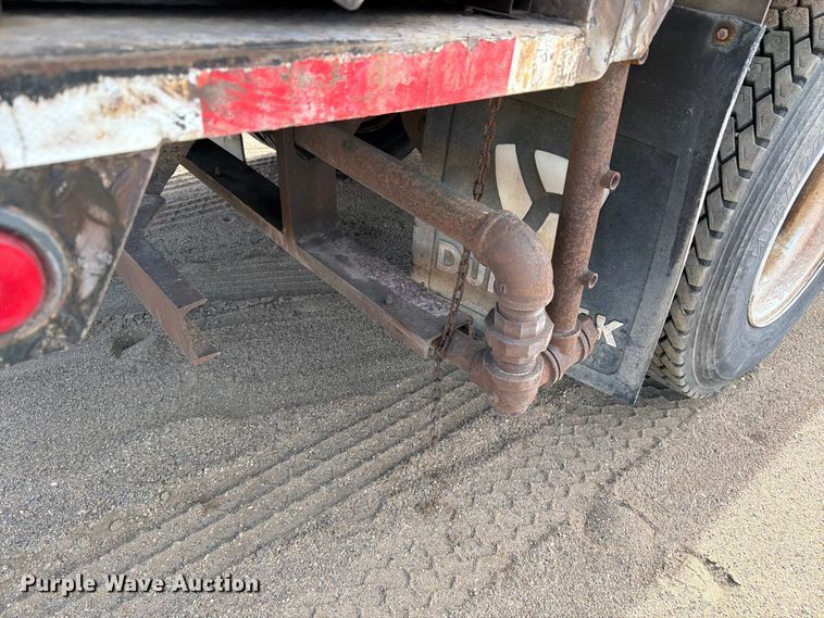 image for item FK0225 1991 International 8200 tank truck