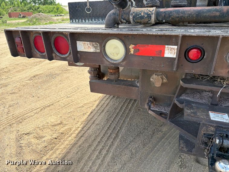 image for item FK0225 1991 International 8200 tank truck