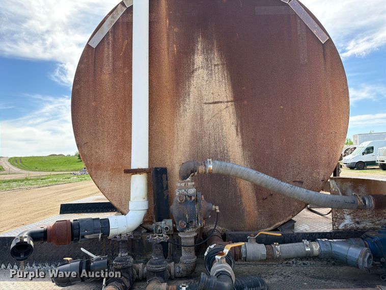image for item FK0225 1991 International 8200 tank truck