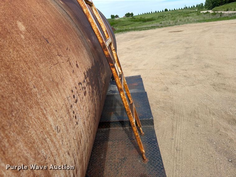 image for item FK0225 1991 International 8200 tank truck