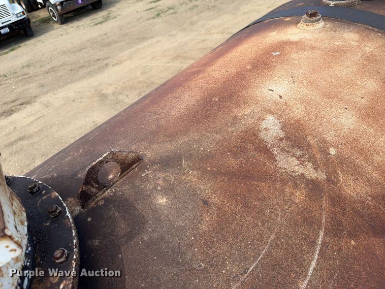 image for item FK0225 1991 International 8200 tank truck