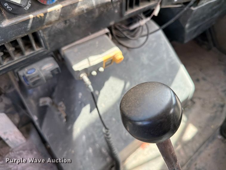 image for item FK0225 1991 International 8200 tank truck