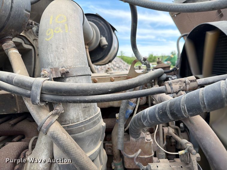 image for item FK0225 1991 International 8200 tank truck