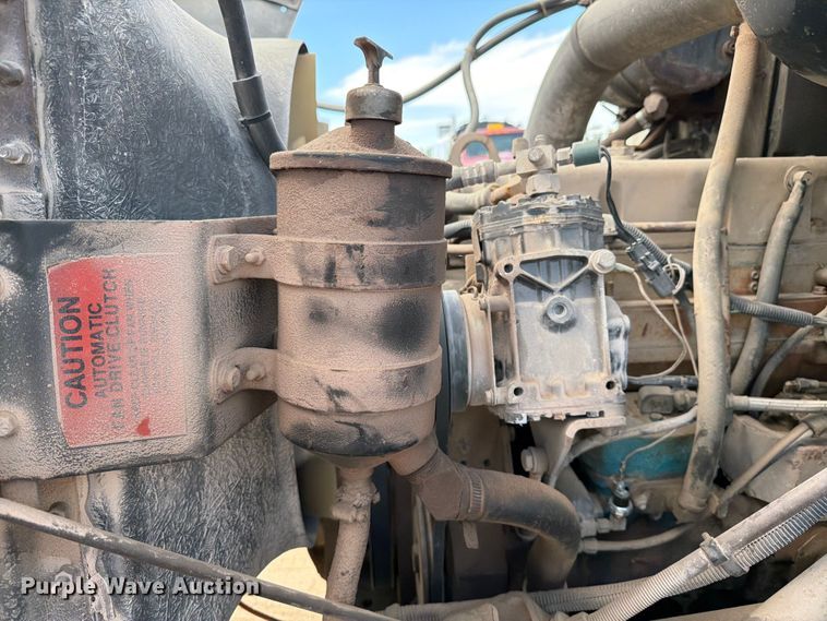 image for item FK0225 1991 International 8200 tank truck