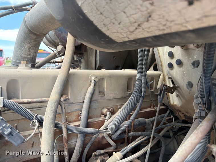 image for item FK0225 1991 International 8200 tank truck