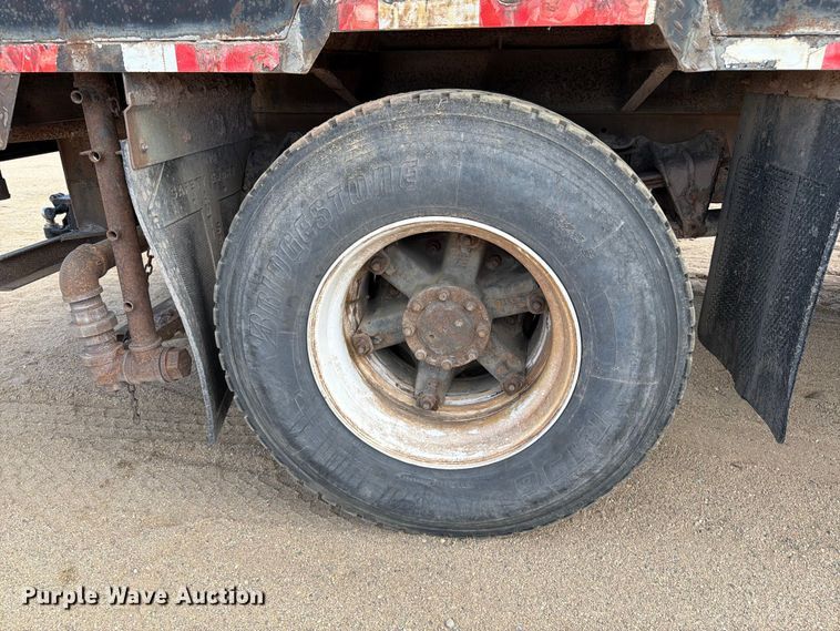 image for item FK0225 1991 International 8200 tank truck