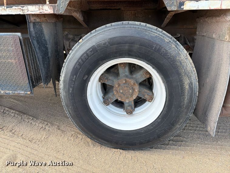 image for item FK0225 1991 International 8200 tank truck