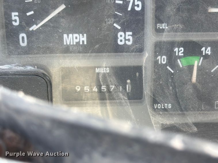image for item FK0225 1991 International 8200 tank truck