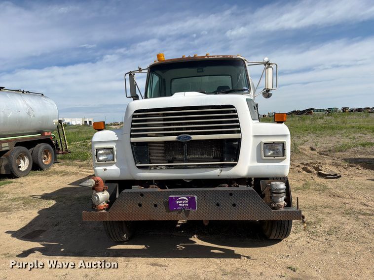 image for item FK0226 1991 Ford LT8000 tank truck