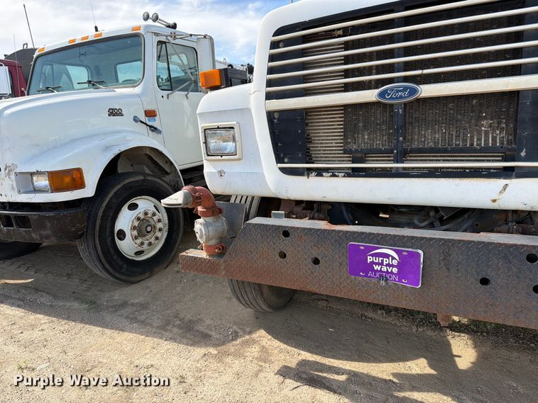 image for item FK0226 1991 Ford LT8000 tank truck