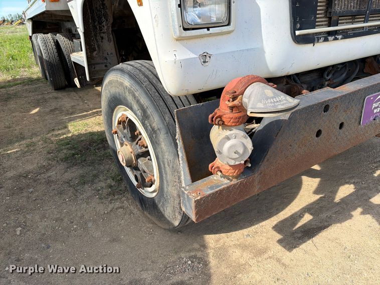 image for item FK0226 1991 Ford LT8000 tank truck