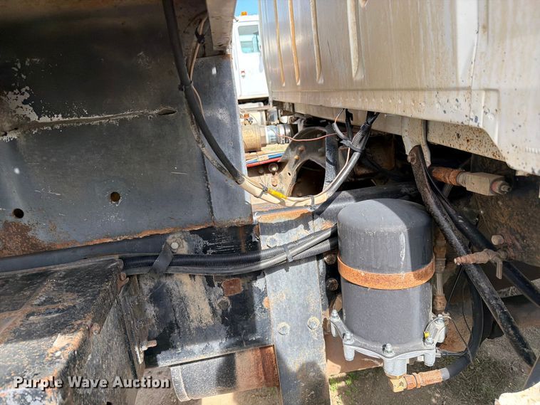 image for item FK0226 1991 Ford LT8000 tank truck