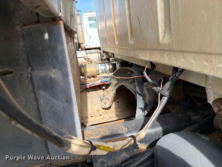 image for item FK0226 1991 Ford LT8000 tank truck