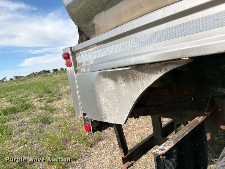image for item FK0226 1991 Ford LT8000 tank truck