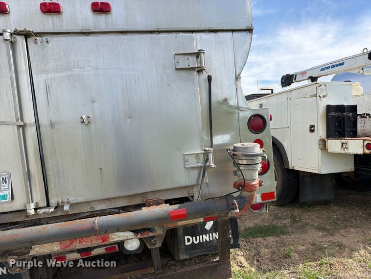 image for item FK0226 1991 Ford LT8000 tank truck