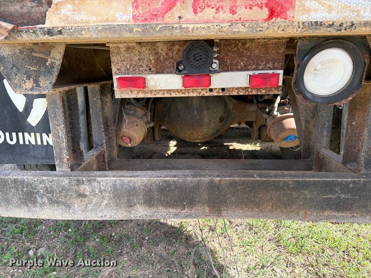 image for item FK0226 1991 Ford LT8000 tank truck